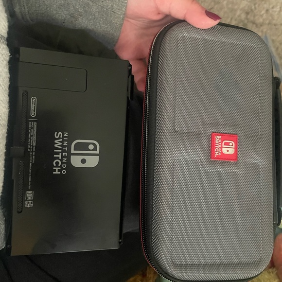 Nintendo Switch Bundle - Picture 7 of 8